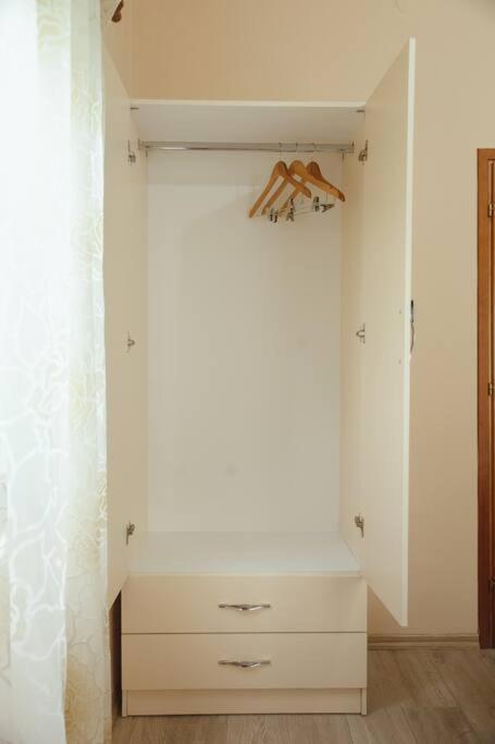 Rare Durres Apartment With Private Parking & Garden מראה חיצוני תמונה